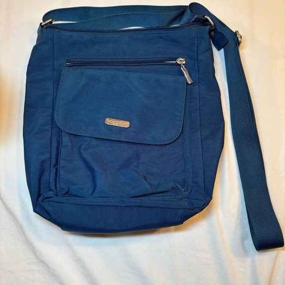 Baggallini Handbags - Baggallini Pocket Town Nylon Crossbody Women’s Bag Travel Blue Purse Adjustable